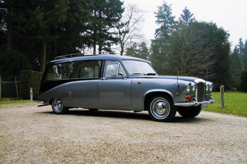 Daimler oldtimer rouwwagen